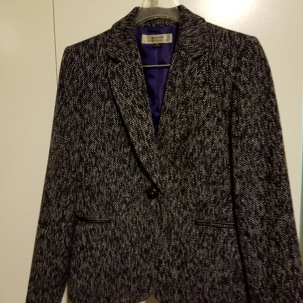 Tahari skirt suit - Picture 1 of 7